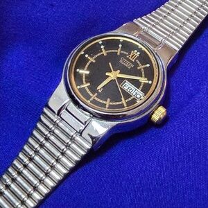 Citizen Vintage Women's Petite Watch GUC
New battery fully working